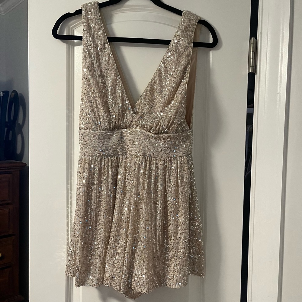 LULUS SPARKLY DEEP V ROMPER SIZE SMALL